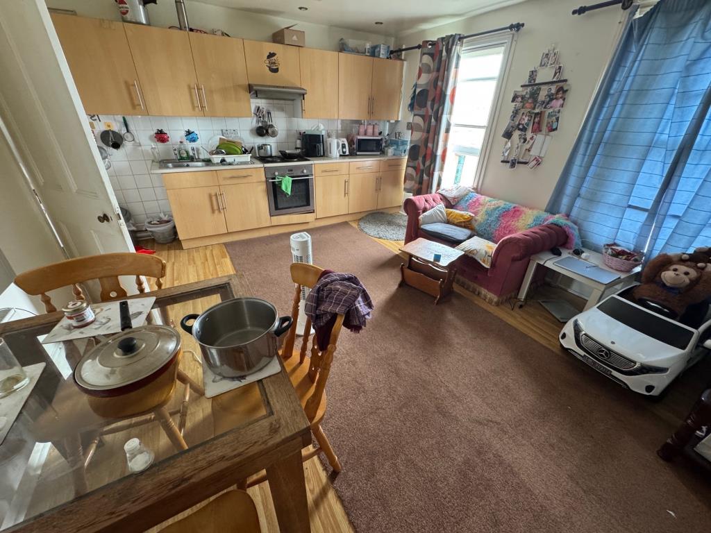 Lot: 161 - FREEHOLD INVESTMENT BLOCK OF FOUR FLATS - Flat 3 - Living room - kitchen